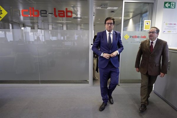 Óscar López pregunta a Ayuso si el PP de Madrid es 