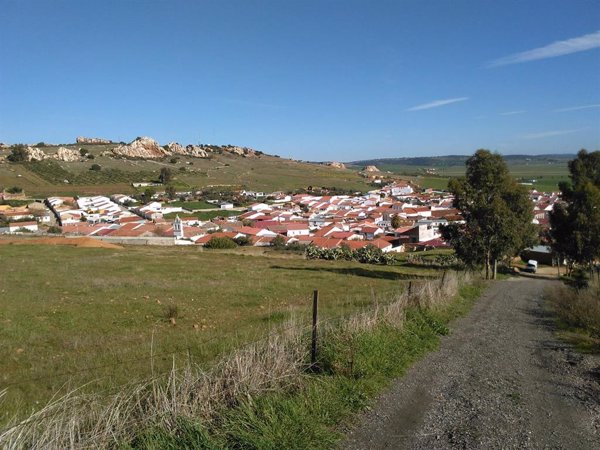 PP, Vox, un partido local y una edil no adscrita presentan una moción de censura contra el PSOE en un pueblo de Córdoba
