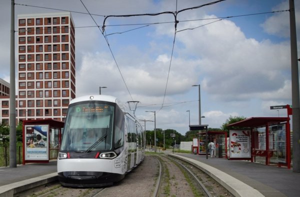 Medio centenar de heridos tras el choque frontal de dos tranvías en Estrasburgo