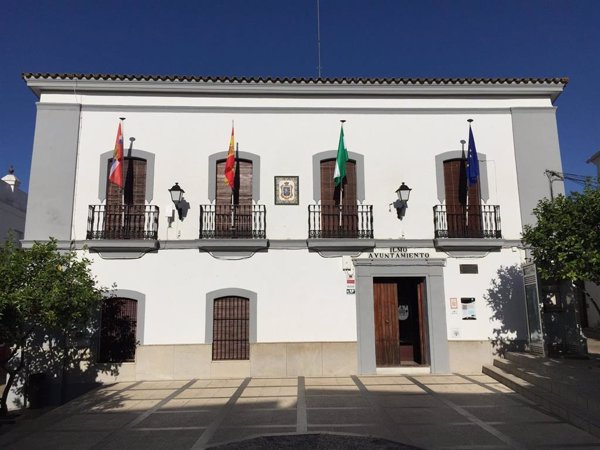 El PSOE se hace con la Alcaldía de Cumbres Mayores (Huelva) tras una moción de censura apoyada por el PP