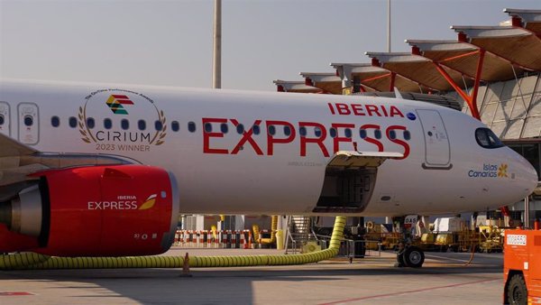 Iberia Express se consolida como la 'low cost' líder en Barajas con 7,7 millones de pasajeros en 2024