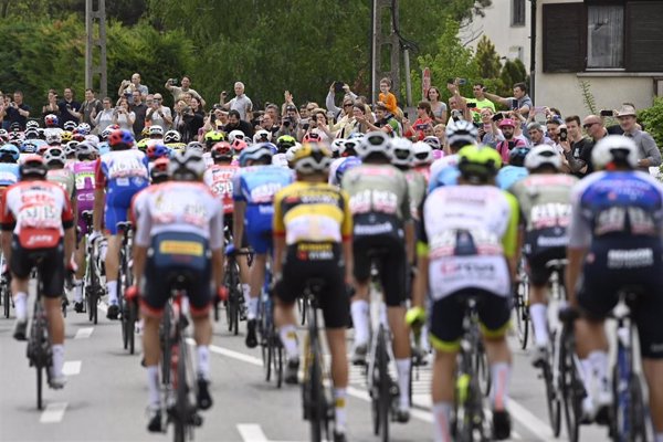 El Giro de Italia presenta una edición 2025 con cinco etapas de alta montaña y mucho 'sterrato'