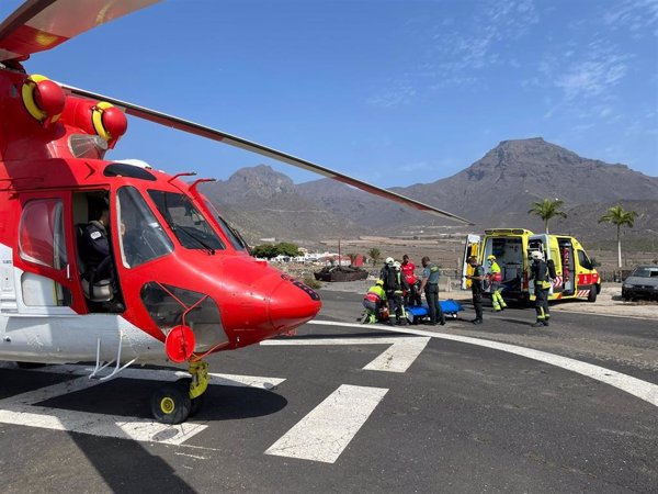 Muere un hombre de 80 años tras ser rescatado del agua en parada cardiorrespiratoria en una playa de Adeje (Tenerife)