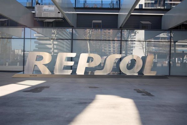 Repsol recorta su producción un 4,7% en 2024 y su margen de refino cae un 40%, hasta 6,6 dólares por barril