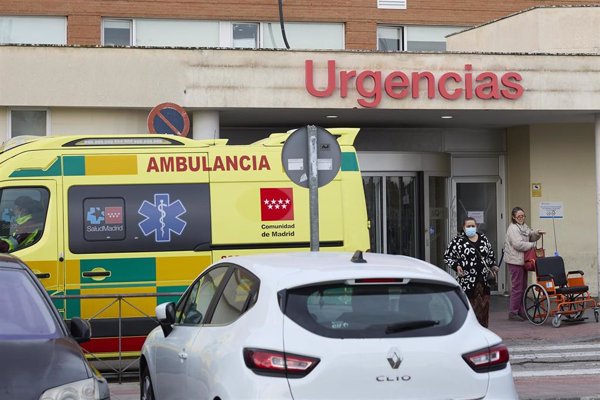 CSIF denuncia camillas en los pasillos, doblaje de turnos y largas horas de espera en los hospitales por la gripe