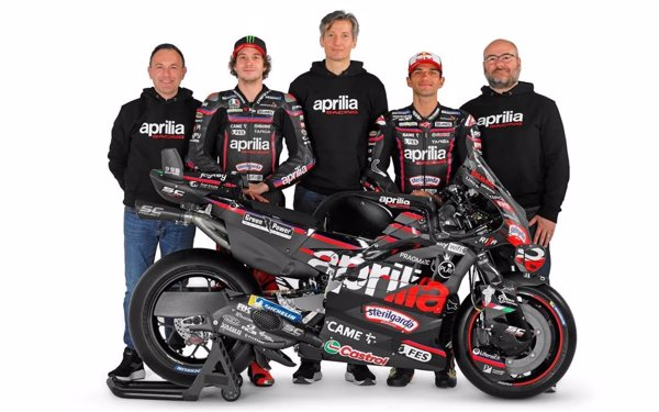 Jorge Martín presenta la RS-GP25 de Aprilia con el '1':