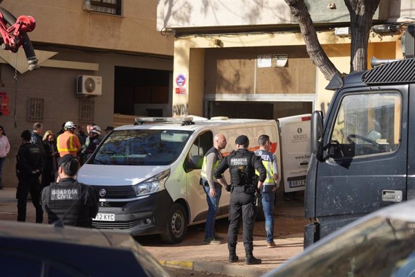 El desplome de la escalera de acceso al garaje causa del accidente en el edificio de Benetússer (Valencia)