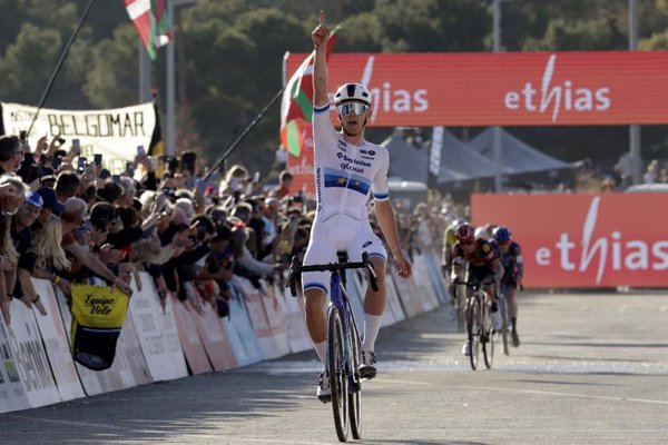 Nys y Van Empel se coronan en la Copa del Mundo de ciclocross de Benidorm