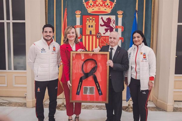 Pilar Alegría recibe a los medallistas españoles de la Copa del Mundo de Karate de Pamplona