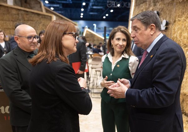 El Ministerio de Agricultura y Paradores se alían para promocionar la red de Caminos Naturales