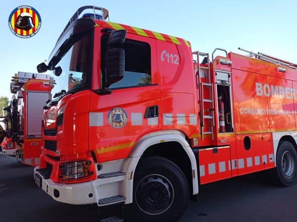 Muere el conductor de un camión tras salirse de la A-3 en Buñol (Valencia) e incendiarse los vehículos que transportaba