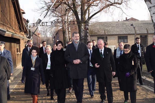 El 80 aniversario de la liberación de Auschwitz reúne a más de una veintena de jefes de Estado, incluidos los Reyes