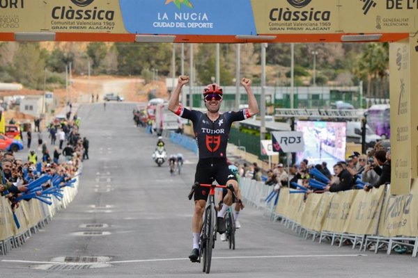 El suizo Marc Hirschi vence en la Clàssica Comunitat Valenciana