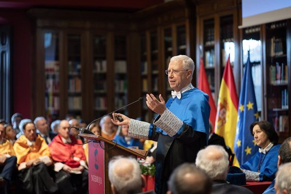 El físico Sánchez Ron destaca que la creación de la mecánica cuántica hace un siglo cambió 