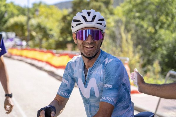 Alejandro Valverde renueva como embajador de Movistar Team