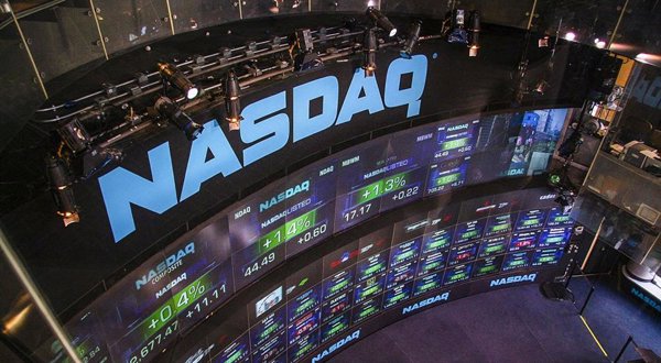 El operador del Nasdaq gana 1.072 millones de euros en 2024, un 5,5% más