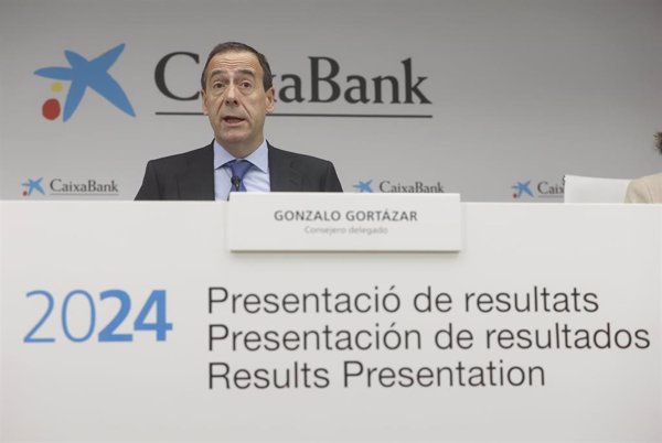 Gortázar (CaixaBank) afirma que el impuesto a la banca 