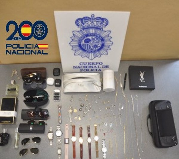 La policía desarticula una organización criminal itinerante dedicada al robo en viviendas en Oviedo