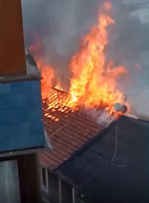 Herido grave un varón en Basauri (Vizcaya) al precipitarse al vacío para huir del fuego en su vivienda