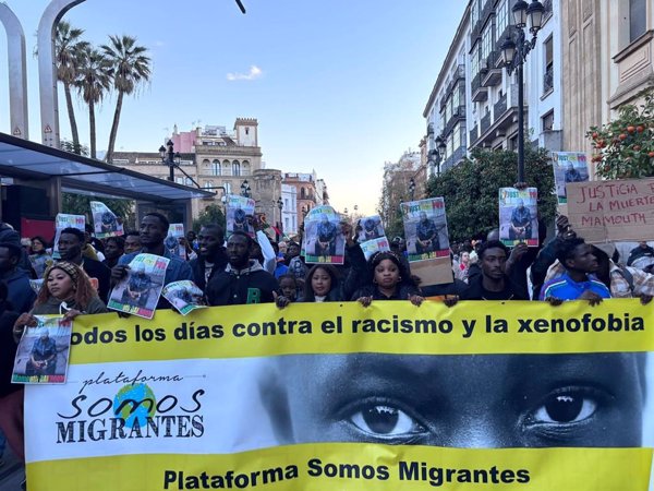 Concentración en Sevilla de la comunidad senegalesa para 