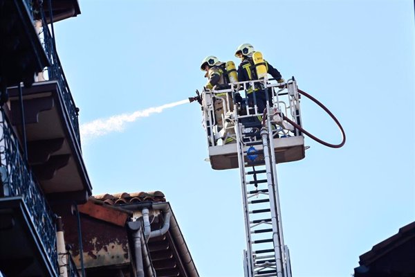Controlado el incendio de la calle Nagusia de Hernani (Guipúzcoa) que ha obligado a desalojar varios portales