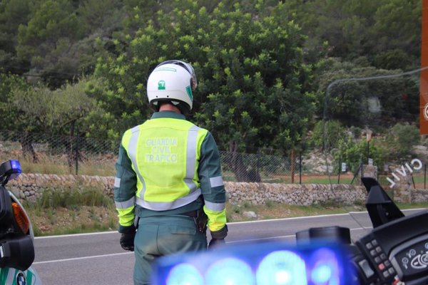 Una mujer fallecida y dos heridos tras una colisión entre un todoterreno y un turismo en Huelma (Jaén)