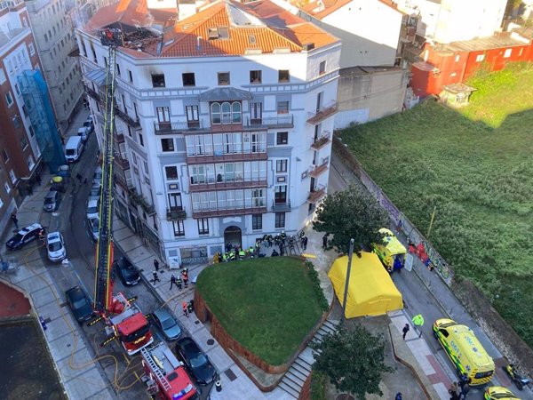 Investigan por homicidio imprudente al inquilino de la habitación donde se originó el incendio mortal en Santander