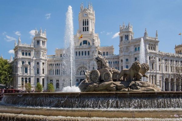 La fuente de Cibeles (Madrid) ya está vaciada para acometer los estudios previos de restauración: 