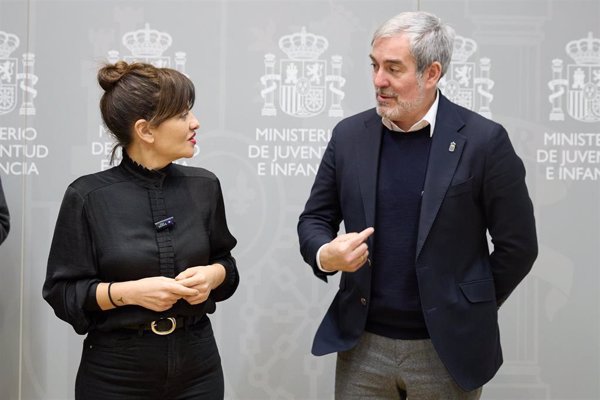 AMP.Gobierno y Canarias fijan criterios para repartir menores migrantes: 