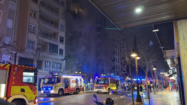 Un total de 18 personas asistidas en el incendio de un bingo en el centro de Valencia