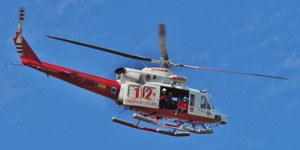 Continúa este domingo la búsqueda por mar y aire del guardia civil desaparecido mientras pescaba en la costa de Isla