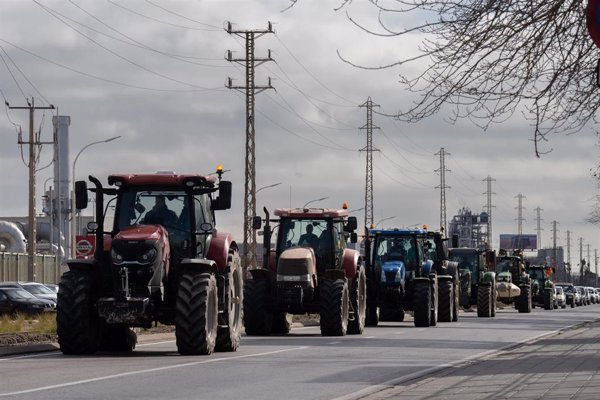 Los agricultores catalanes desconvocan sus protestas de este lunes