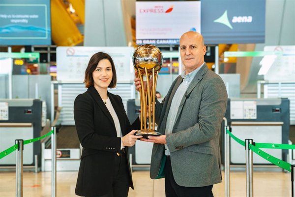 El trofeo de la Copa del Rey de baloncesto viaja hasta Las Palmas de Gran Canaria con Iberia Express