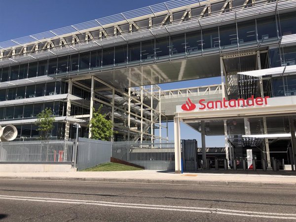 Fitch Ratings eleva a 'A' el rating de Banco Santander, por encima de la calificación de España