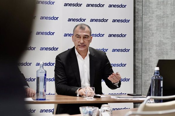 Anesdor rechaza limitar motos de combustión y el Govern lo desvincula del plan de Illa