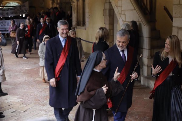 Collboni se despide de las 3 monjas clarisas del monasterio de Pedralbes: 