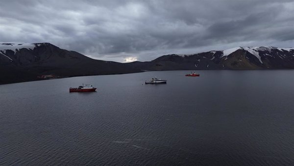 Tres buques oceanográficos españoles coinciden por primera vez en aguas antárticas