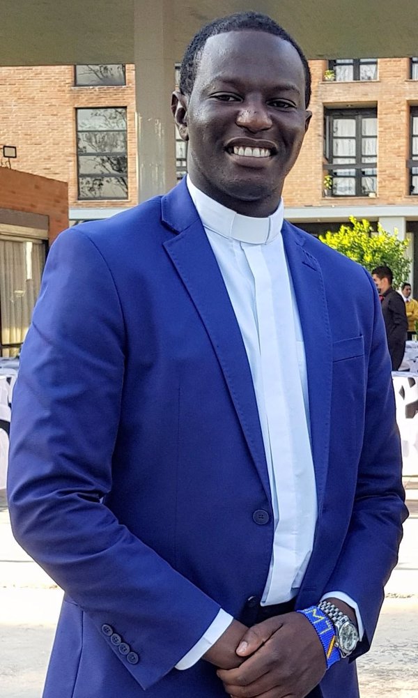 El rector de un seminario en Congo, mejor teólogo joven del año por un ensayo sobre Jesucristo como 'influencer'