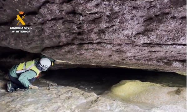 Cantabria desactiva la búsqueda del agente que pescaba en Isla y la Guardia Civil continúa por tierra, mar y aire