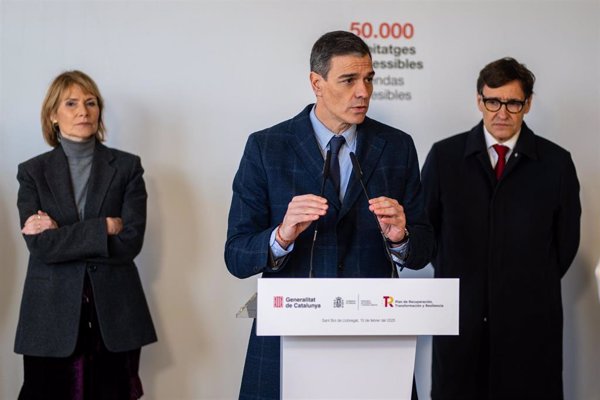 Sánchez destaca la bajada de la población en riesgo de pobreza en España: 