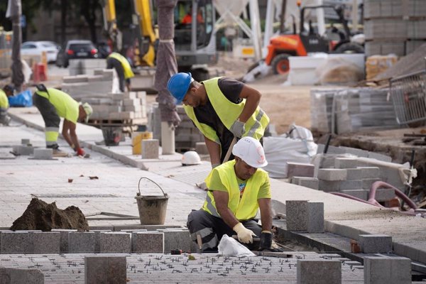 La Seguridad Social pierde 37.789 afiliados extranjeros en enero, pero marca máximo mensual