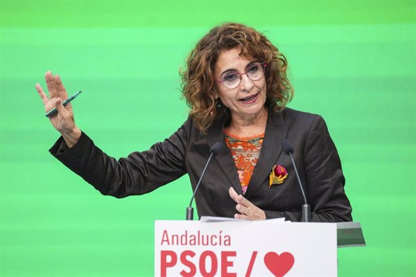 (AM) Montero ve insostenible la subida del SMI sin tributar IRPF y pide pedagogía ante el
