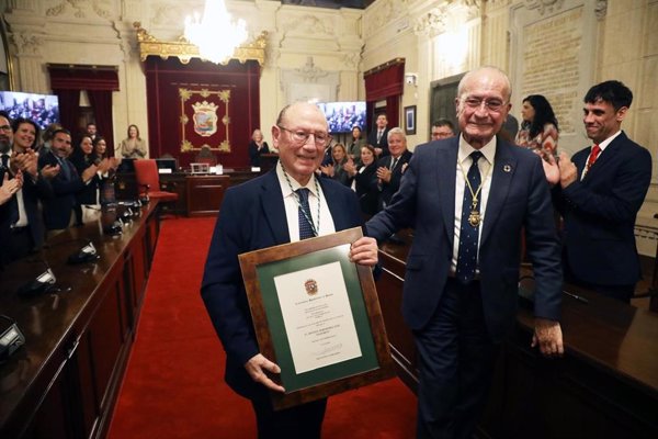 El cantaor 'Fosforito' recibe la Medalla de Málaga: