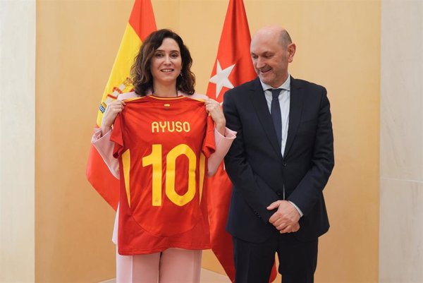 Louzán y Ayuso abordan en su primera reunión oficial la celebración del Mundial de 2030