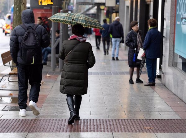 Un frente dejará lluvia en Canarias que llegará al oeste peninsular, con más de 20ºC en Cantábrico y Andalucía