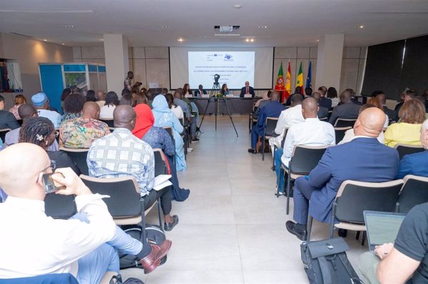 Canarias y Mauritania trabajan en 10 proyectos sobre saneamiento del agua o energías renovables