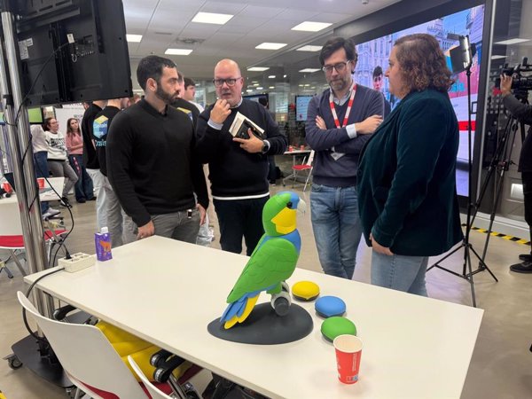 Un loro con IA para mayores y un canal de alertas contra el bullying, Premios Tecnología Humanitaria de Cruz Roja