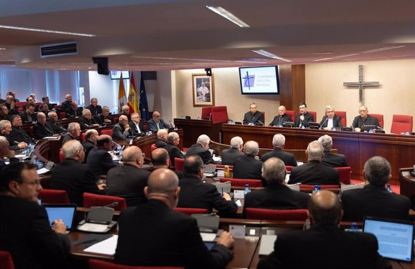 Obispos españoles, preocupados por el Papa, rezan por su 