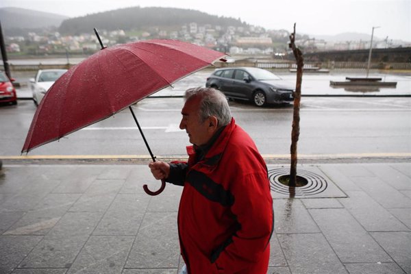 Las lluvias atravesarán mañana la Península, con siete provincias en aviso por olas y Galicia en nivel naranja