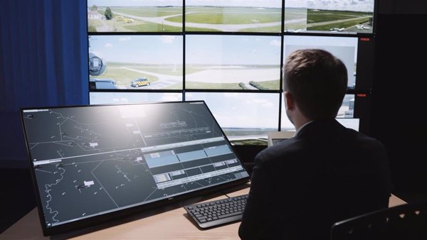 Indra considera que el futuro del tráfico aéreo pasa por las torres de control digital en los aeropuertos